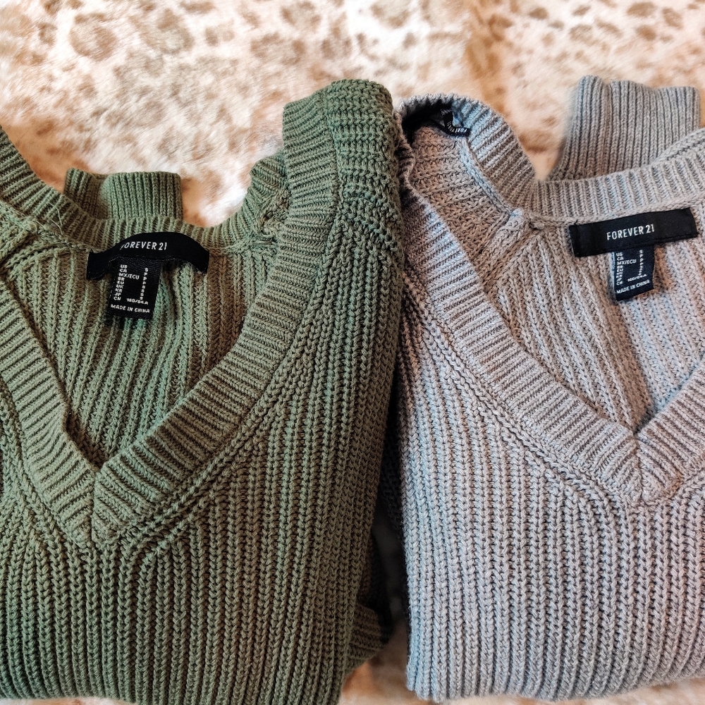 Forever 21 Cropped Gray & Green Sweater Bundle Size Small - Picture 3 of 8
